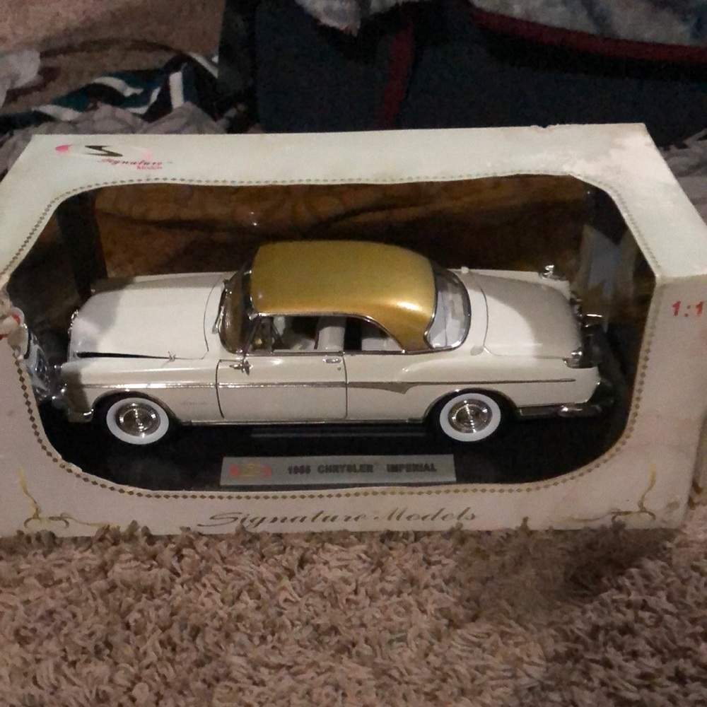 Signature Models Chrysler Imperial Hard Top 1955 1/18 scale die cast model